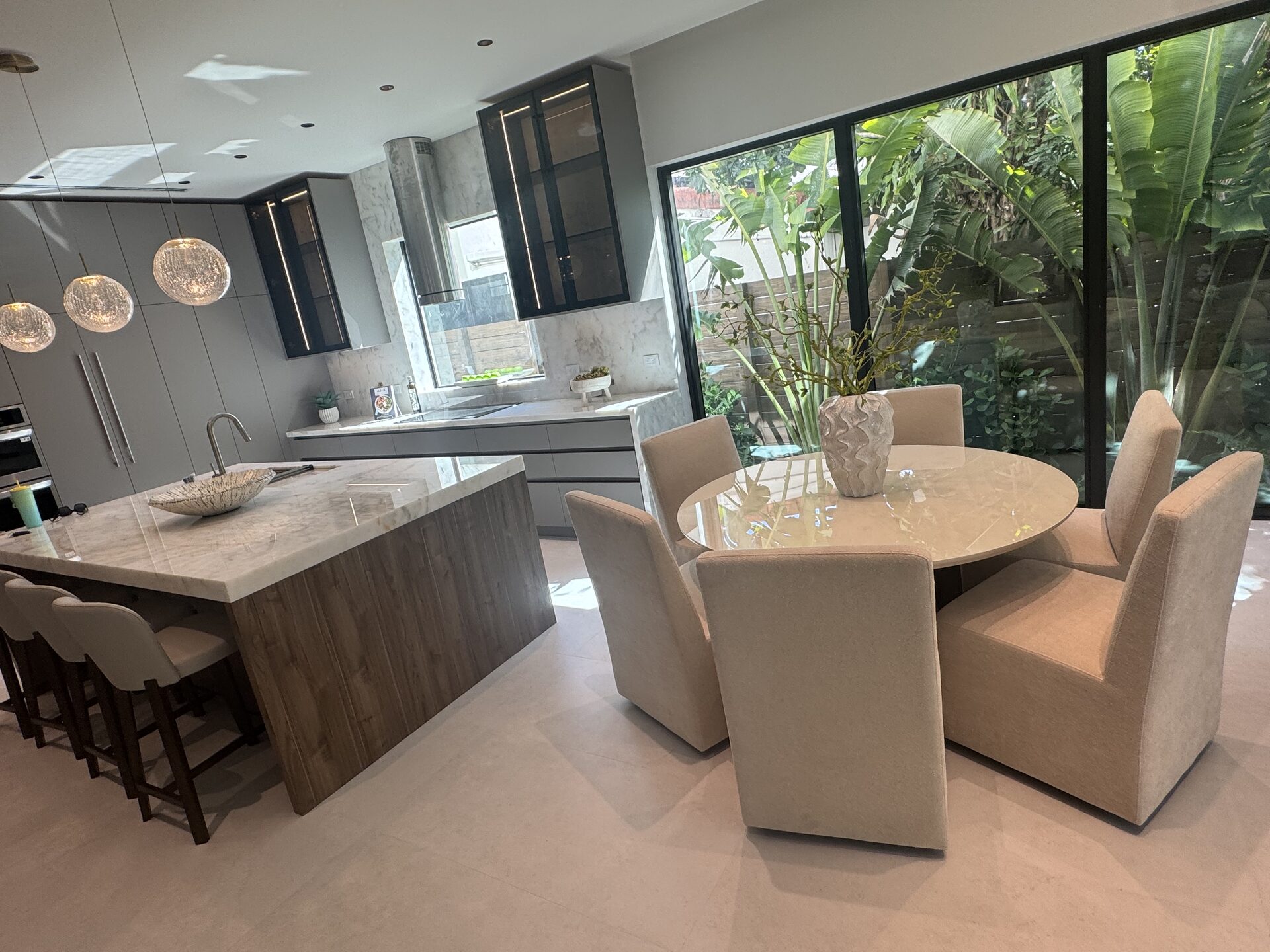 Gourmet Kitchen with Tropical Garden